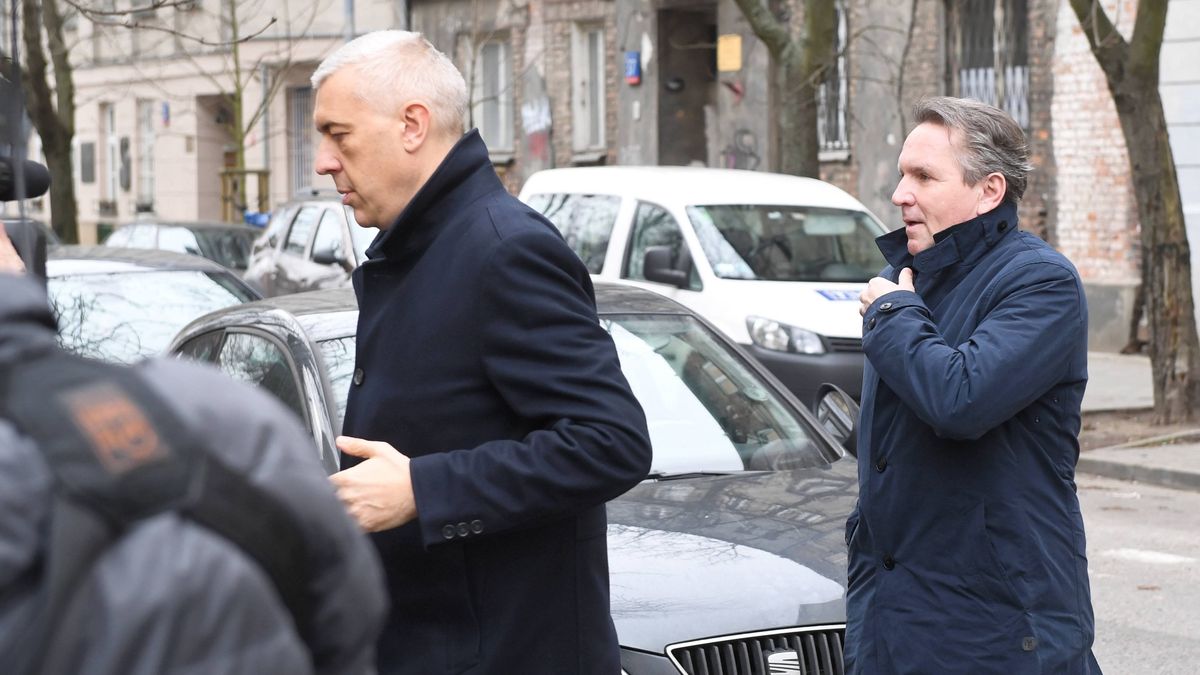 Gerald Birgfellner i Roman Giertych w drodze do prokuratury.