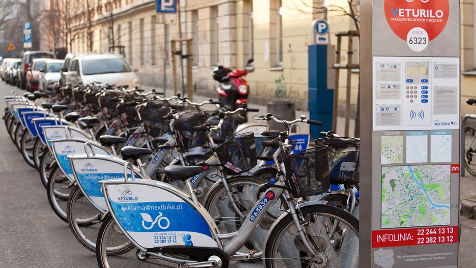 Warszawa. Jedna z ponad 390 stacji wypożyczalni rowerów Veturilo.