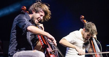 Perkusista 2Cellos zachwyca publiczność na całym świecie