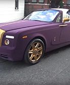 Pluszowy Rolls Royce odwraca głowy w Londynie