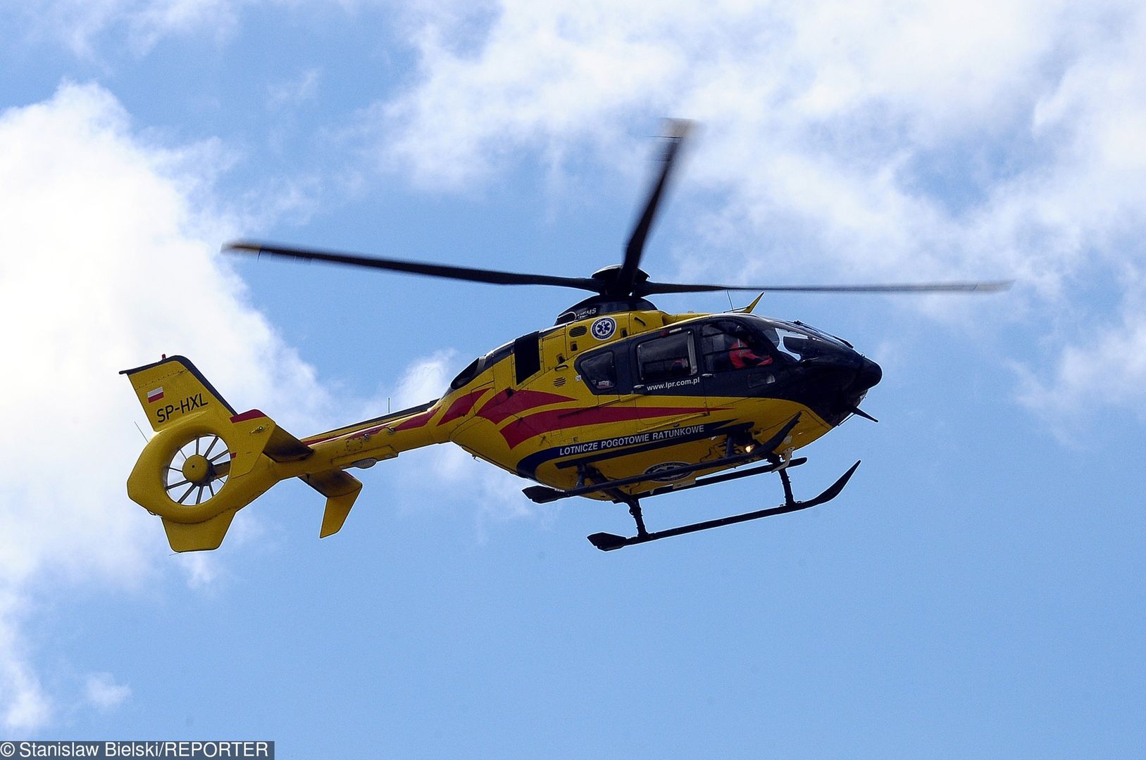Poszkodowaną dziewczynkę zabrał helikopter LPR