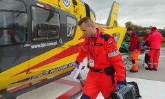 Wypadek w Starej Wsi. Uderzył w kapliczkę, zabrał go śmigłowiec