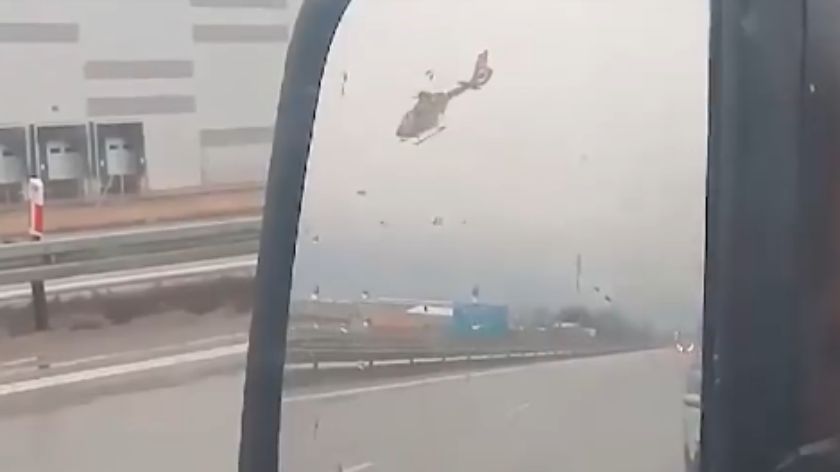Wypadek na A4. Helikopter nie mógł wylądować. Dramatyczne nagranie trafiło do sieci