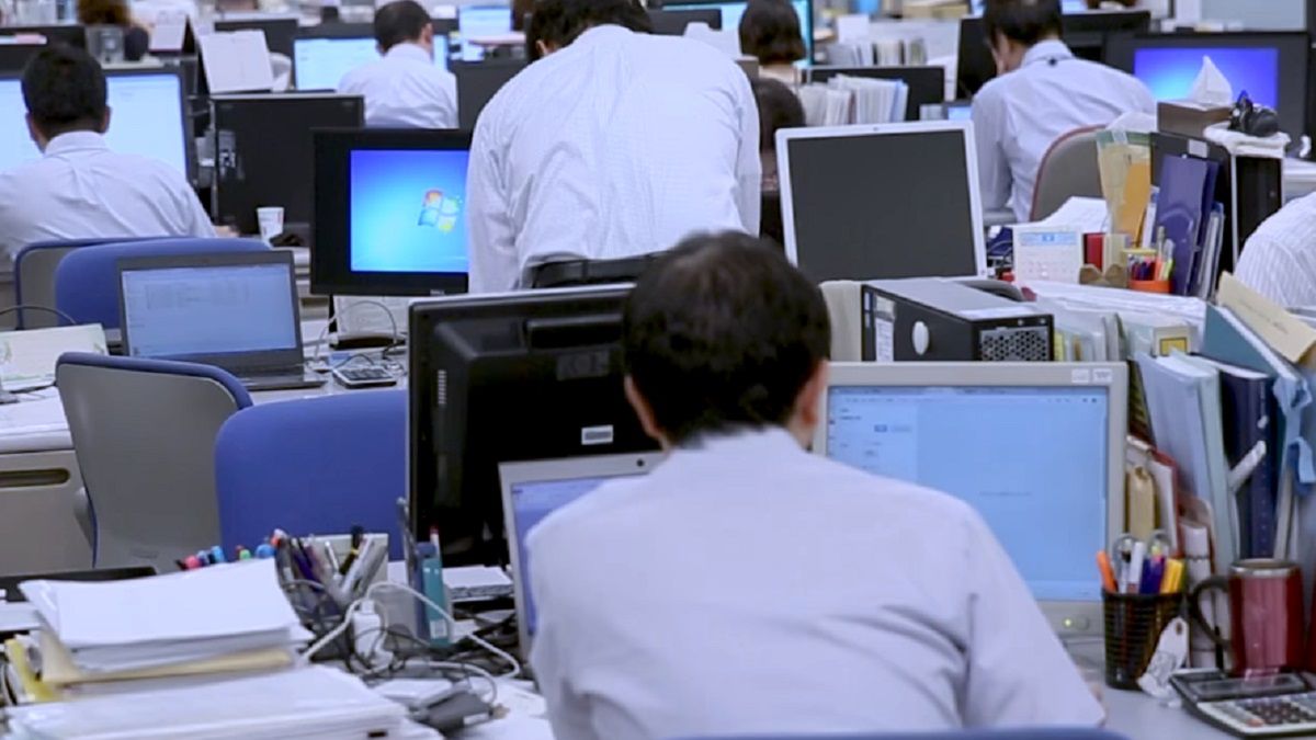 W wyniku epidemii koronawirusa w Polsce pracodawcy obcinają pensje pracownikom o 20%. Czas pracy pozostaje jednak niezmieniony.