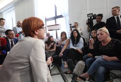 Protest rodziców niepełnosprawnych dzieci. Minister Rafalska pojawiła się niespodziewanie w Sejmie