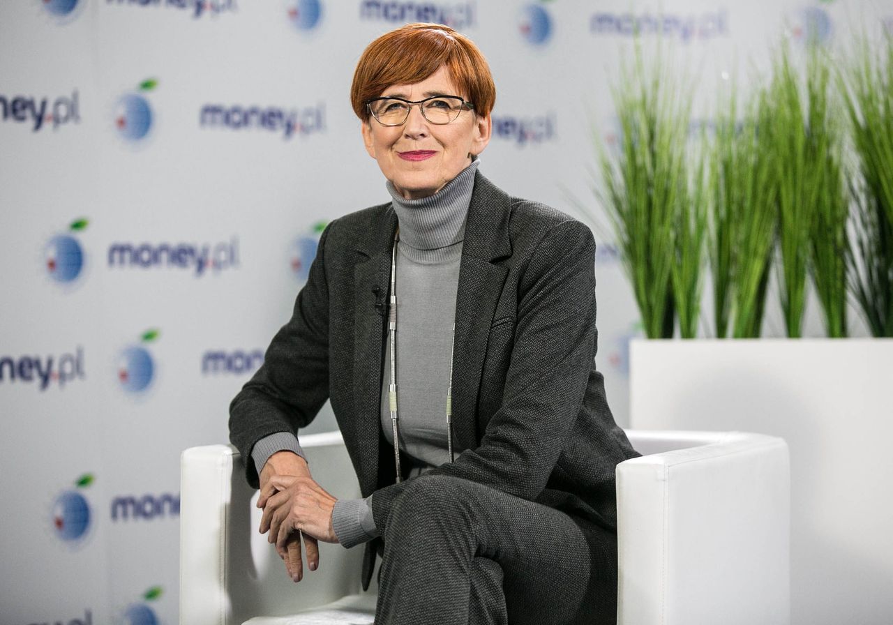 Emerytura Plus uchwalona. Rafalska popełnia błąd na sejmowej mównicy. Nie wie, kiedy wypada Dzień Ojca