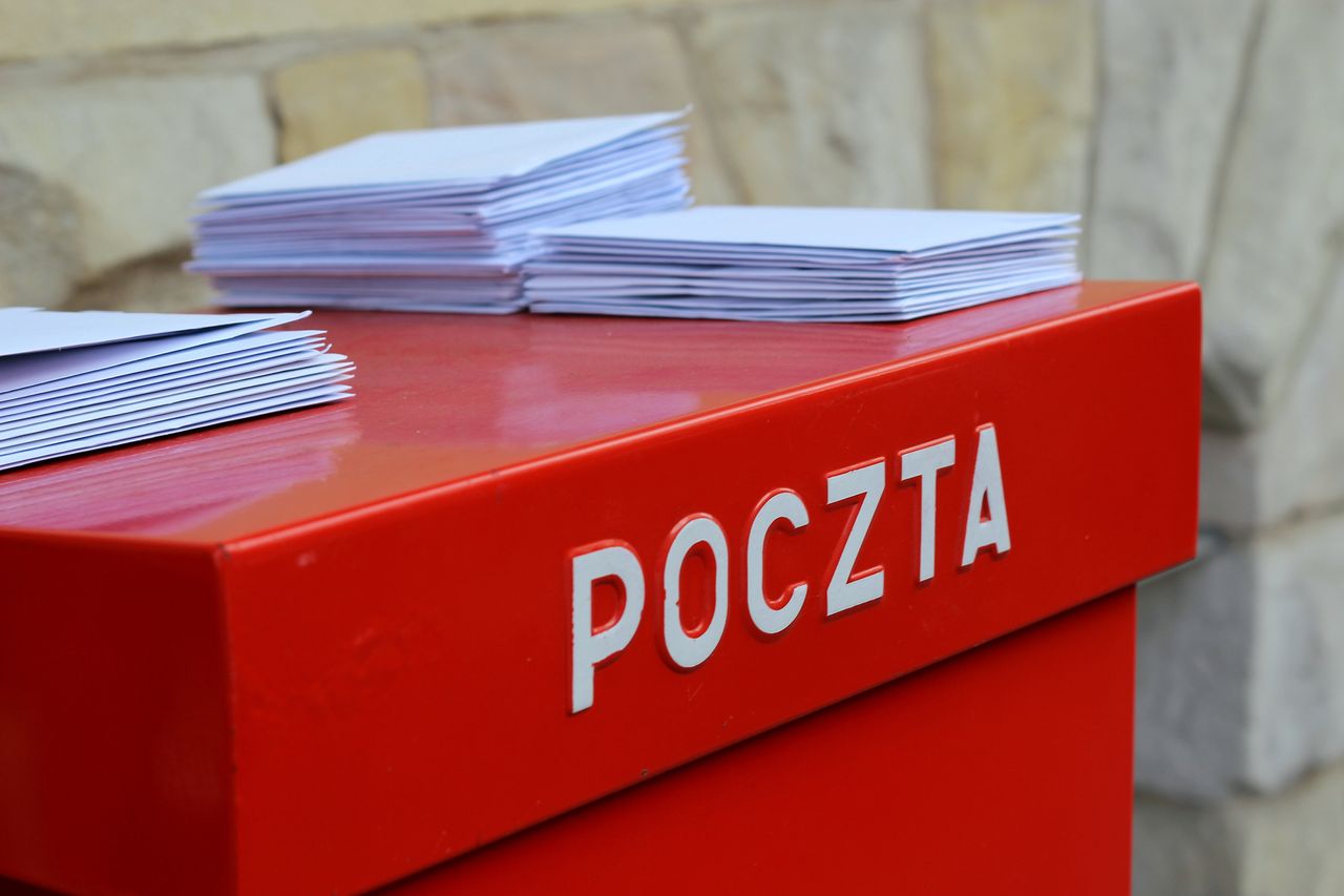 Poczta Polska zwolniła pracownika za post na Facebooku