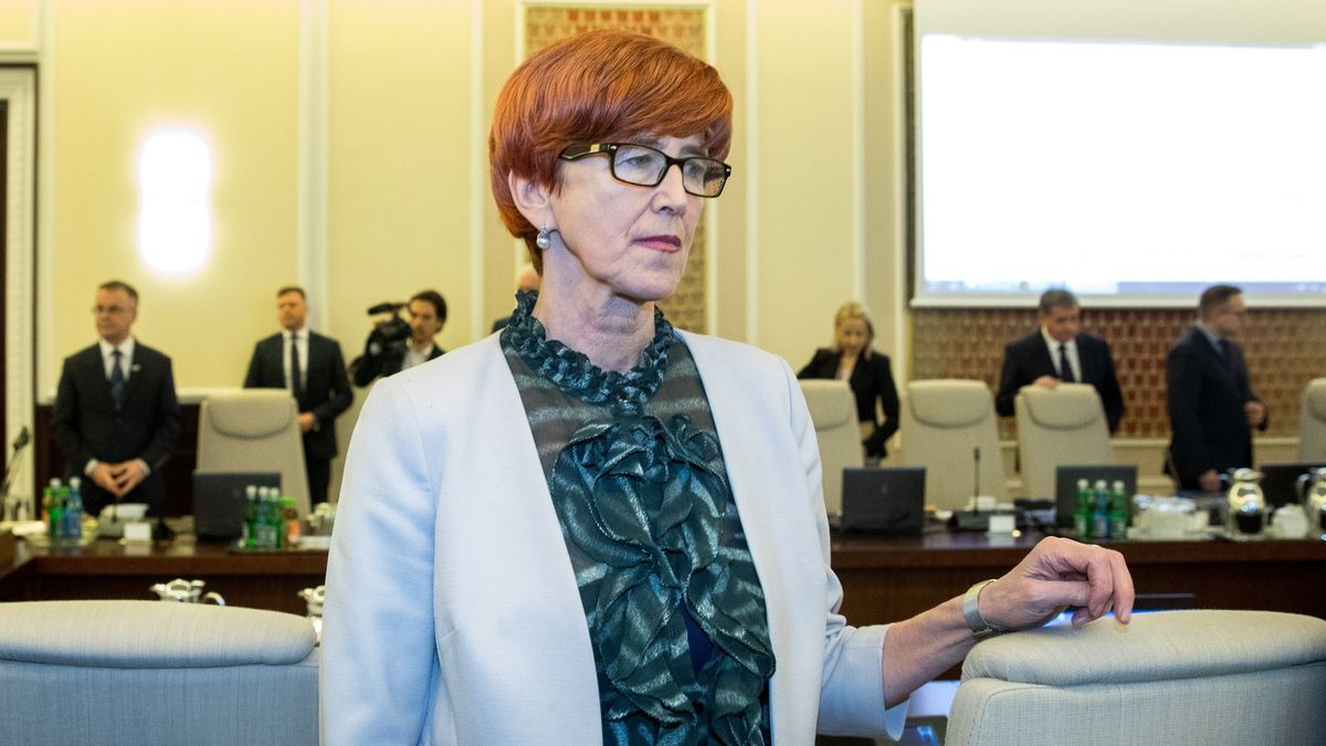 Elżbieta Rafalska skomentowała pomysł Roberta Biedronia na rozszerzenie programu 500+.