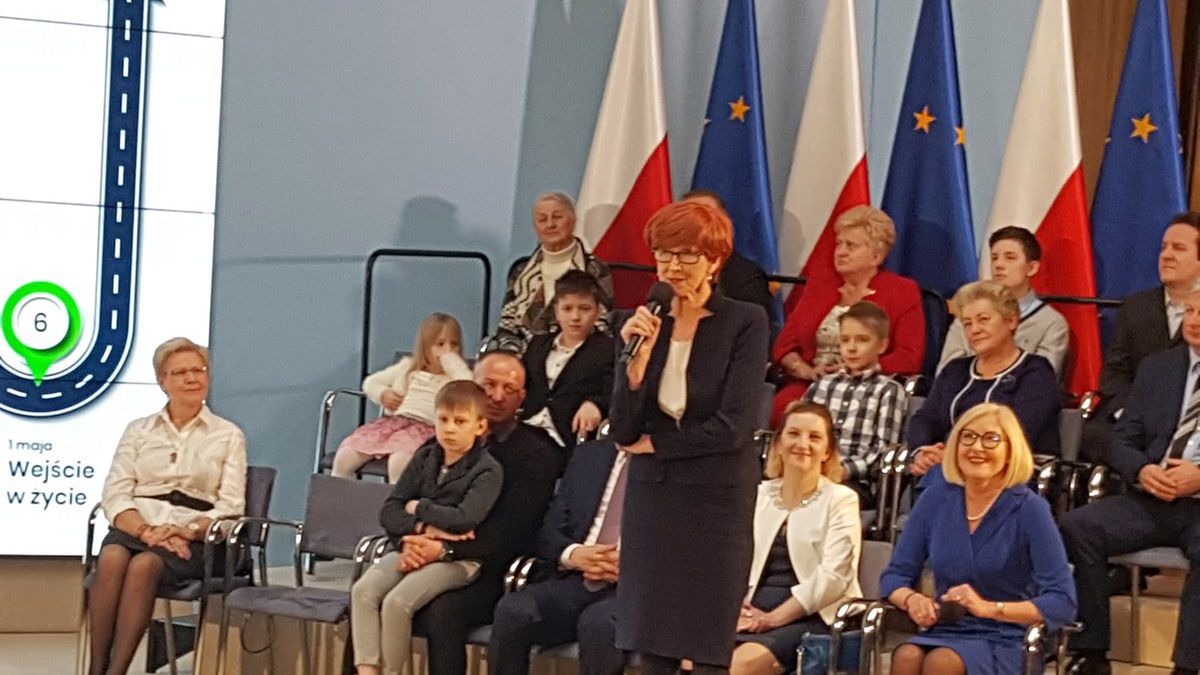 Według Elżbiety Rafalskiej 500+ jest programem nie tylko "przełomowym", ale także "cywilizacyjnym".