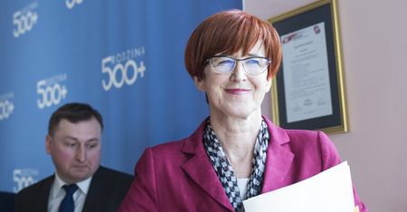 Biurokracja 500+ pochłonęła już miliard. Piątka Kaczyńskiego paradoksalnie może zmniejszyć koszty