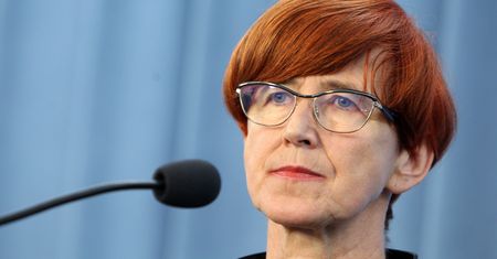 Rafalska ostrzega przed oszustami. Podszywają się pod pracowników ministerstwa