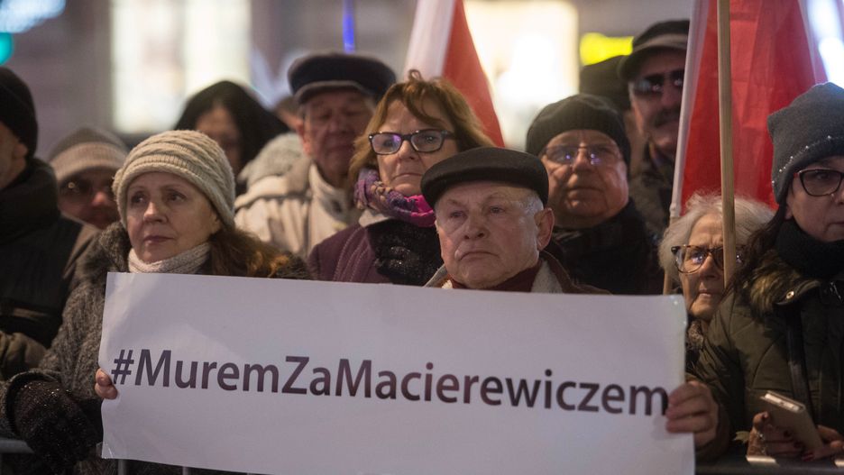 Część wyborców PiS jest oburzona odwołaniem Antoniego Macierewicza