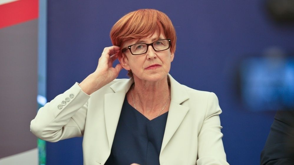 Elżbieta Rafalska tłumaczy, dlaczego resort nie badał wpływu zakazu handlu na marnowanie żywności