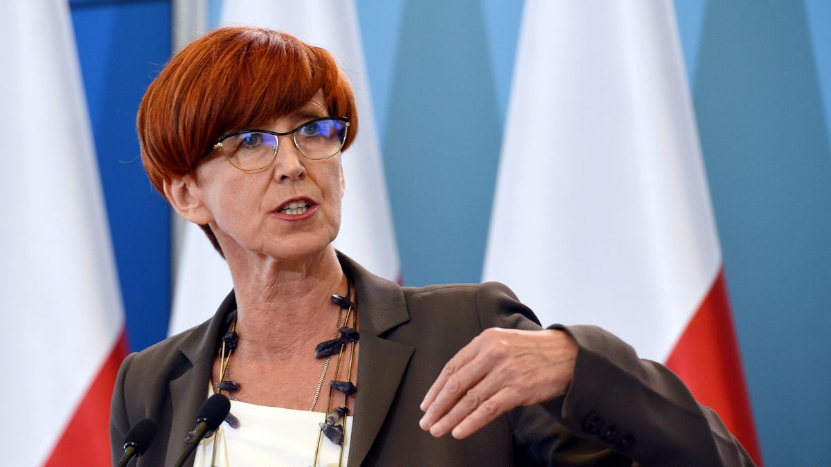 Elżbieta Rafalska - to jej resort ogłosi poziom podwyżki płacy minimalnej