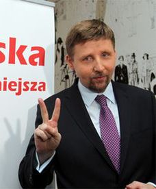 "PO opowiada śmieszne bajeczki, a PiS straszne horrory"