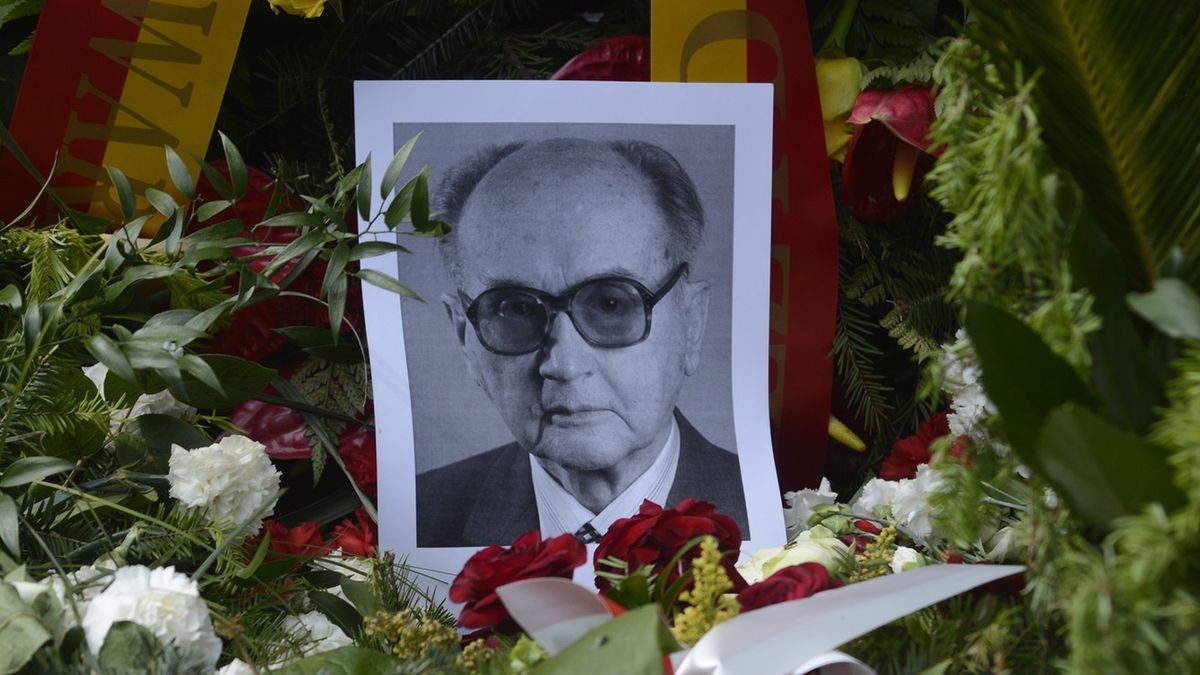 Degradacja zmarłego gen. Jaruzelskiego, nawet przez wielu zwolenników PiS, była postrzegana jako nadmierna, małostkowa represja