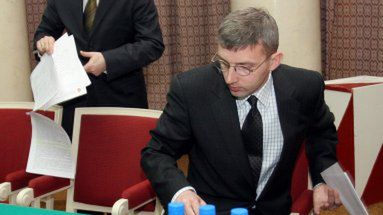 Sekretarz m.st. Warszawy Mirosław Kochalski w trakcie posiedzenia Rady