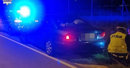 Lubelskie. Auto zgubiło kanapę. Honda spowodowała chaos na drodze