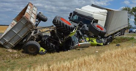 Lubelskie. Tir zgniótł traktor. Polak i Ukrainiec w szpitalu