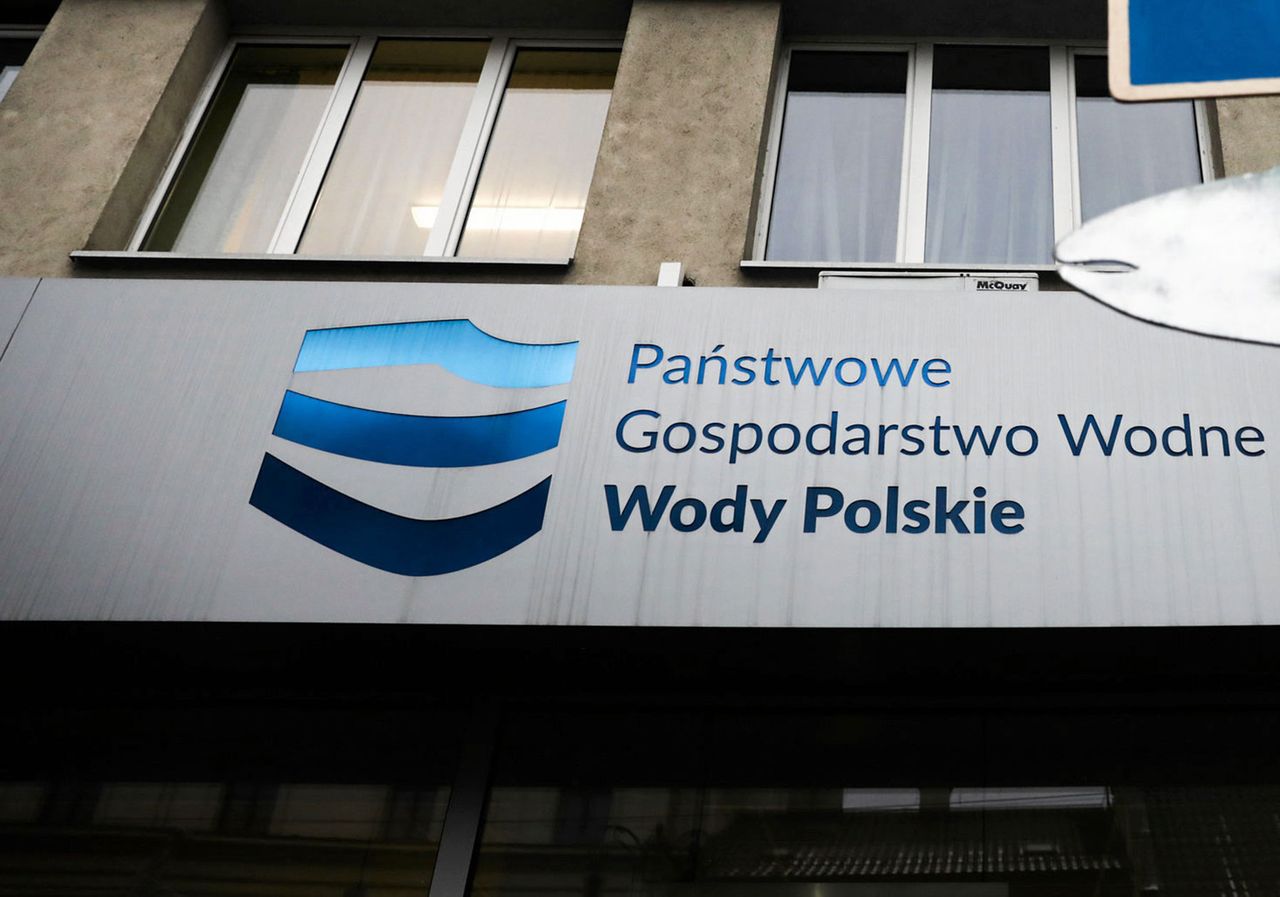 "Kupują terenówki, a podwyżek nie ma". 200 aut dla Wód Polskich