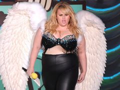 Rebel Wilson nosi rozmiar XXL, ale ma do siebie dystans