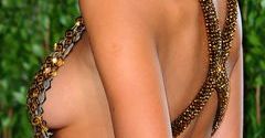 Dekolt "side boob" - nowy trend wśród gwiazd