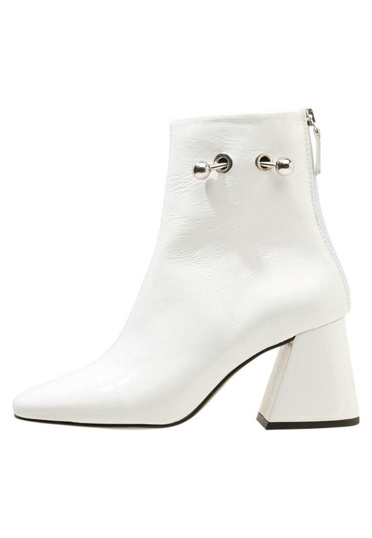 Białe botki – Topshop, 479 zł