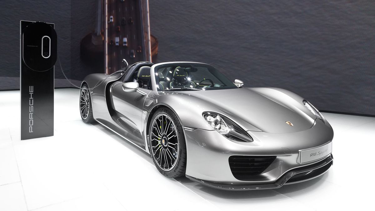 Porsche wjechało w widzów na Malcie