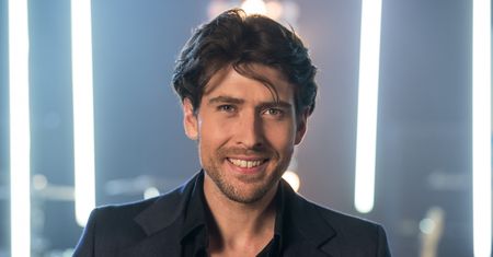 Michał Sołtan z "Must be the music" dał koncert na balkonie. Umilił sąsiadom kwarantannę spowodowaną epidemią koronawirusa