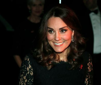 Księżna Kate podkreśliła ciążowy brzuszek! Wygląda olśniewająco