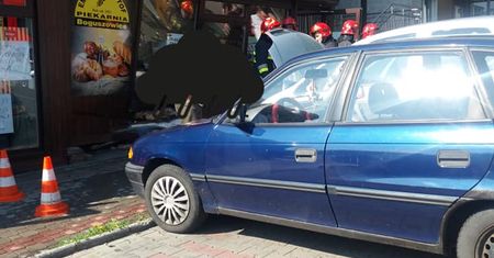 Rydułtowy. Kierowca pomylił biegi. Wjechał w piekarnię