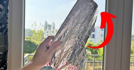 Podczas upałów mama wiesza folię aluminiową w oknie. Śmiałam się, aż sama nie spróbowałam