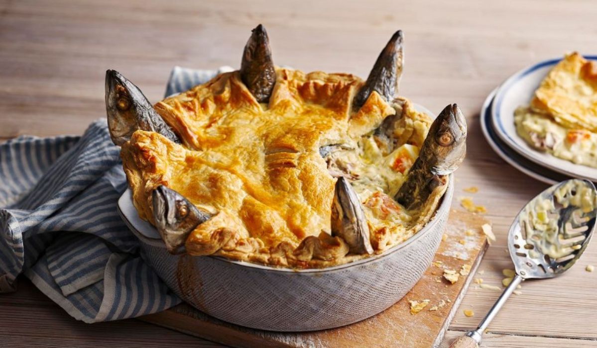 Stargazy pie, ciasto z rybami; źródło: BBC