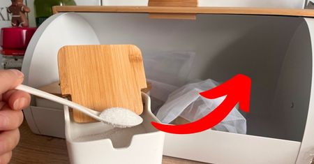 Włóż do chlebaka, a pieczywo wytrzyma nawet 2 tygodnie! Ten patent to pewniak