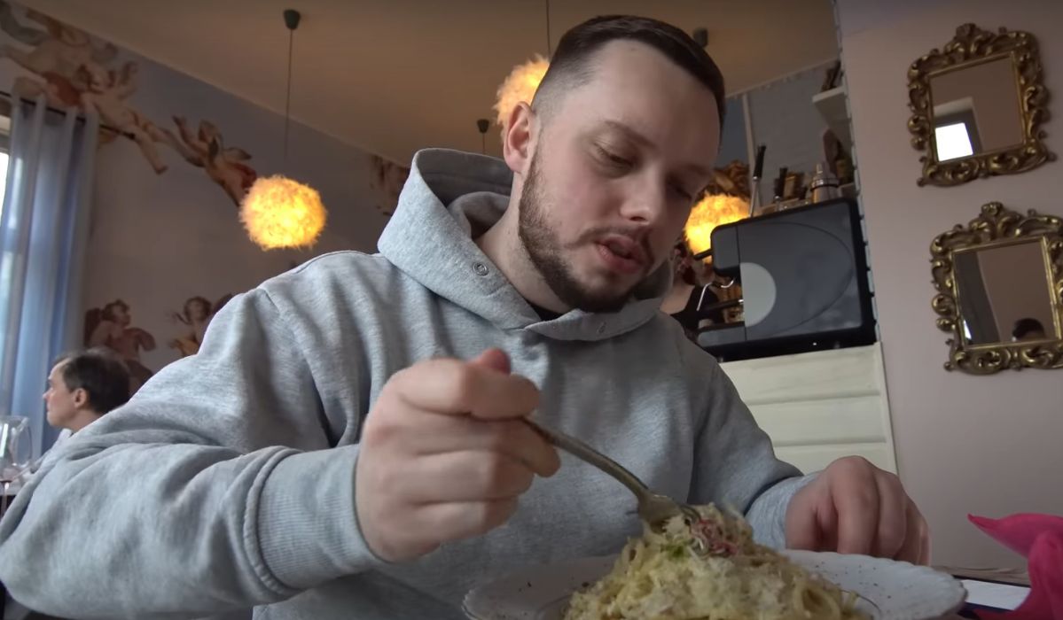 Jak wypadła białostocka restauracja po Kuchennych Rewolucjach? - Pyszności; Fot. YouTube - KSIĄŻULO "CARBONARA MAGDY GESSLER" (screenshot)