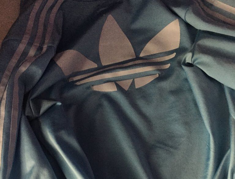 Jakiego koloru jest ta bluza?