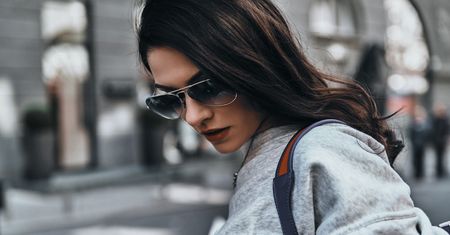 Bluzy dla łobuziary i biurowej elegantki - najlepsze inspiracje
