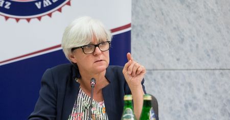Posłanka PO wyśmiała Morawieckiego z kołem gospodyń wiejskich. Teraz tłumaczy