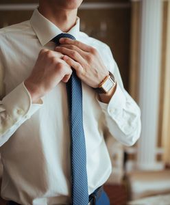 5 najbardziej praktycznych węzłów krawata. Zobacz, jak właściwie dobrać je do koszuli
