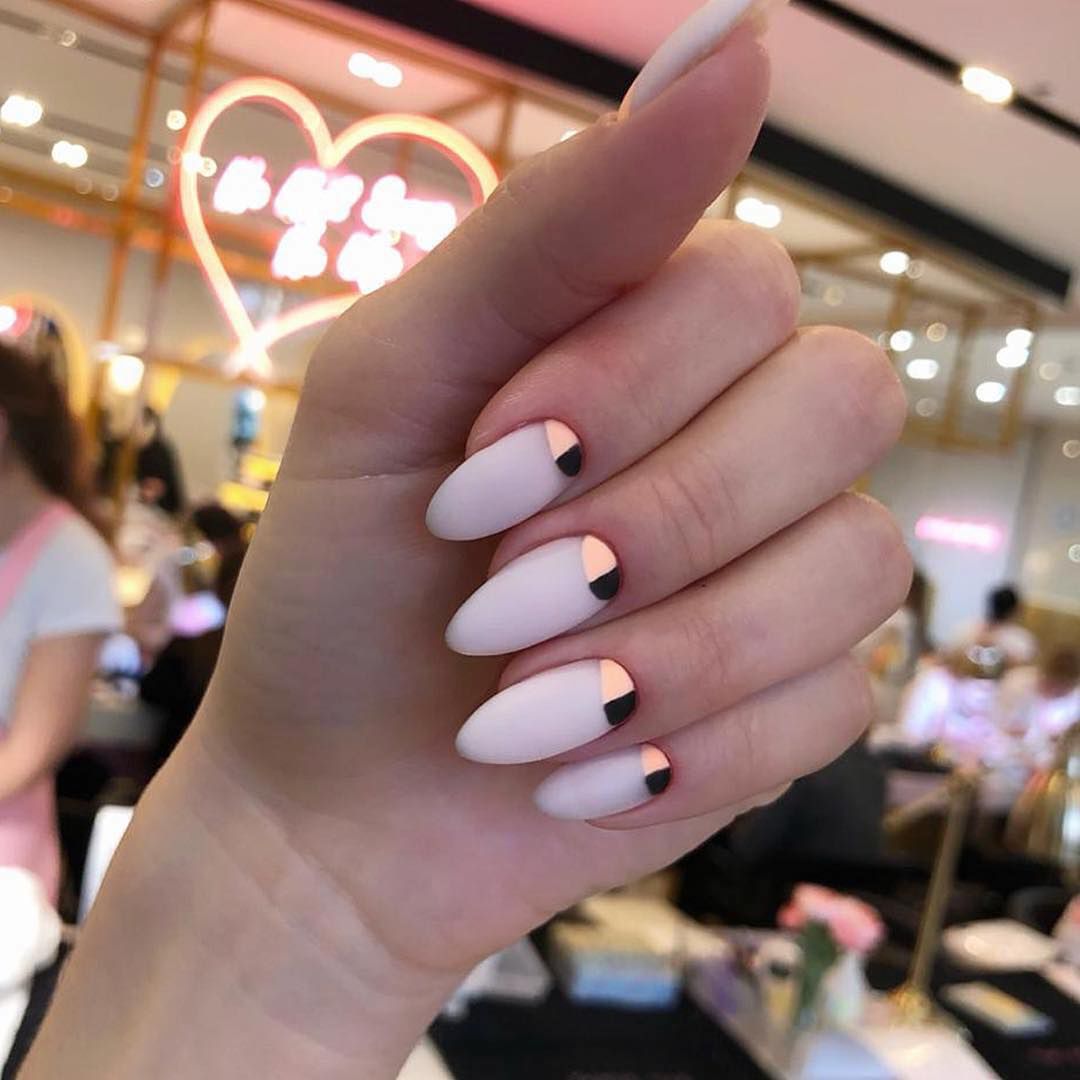 Paski na paznokciach to dobry pomysł na ślubny manicure 