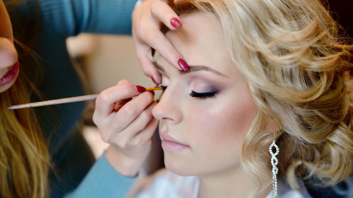 Makijaż ślubny często podkreśla naturalną urodę