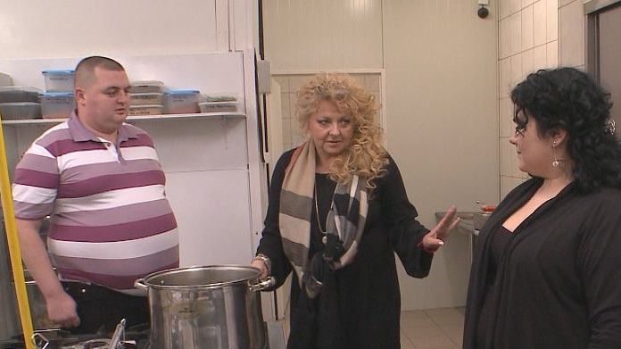 Magda Gessler i państwo Schabińscy w "Kuchennych rewolucjach" w 2013 r.