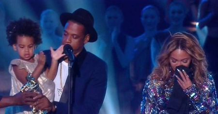 Beyonce popłakała się na gali MTV VMA! A wszystko przez pocałunek z Jay'em-Z! [wideo]