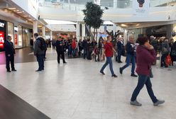 Black Friday 2019 w praktyce. Tłumy we wrocławskiej galerii handlowej