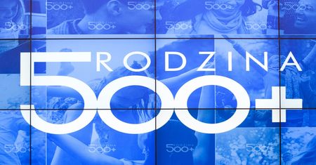 500 plus. Nowa minister zapowiada więcej pieniędzy wcześniej. Są nowe terminy
