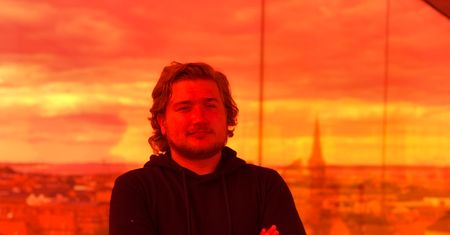 Koronawirus w Polsce a osoby głuche. Konrad opowiada swoją "przygodę z systemem"