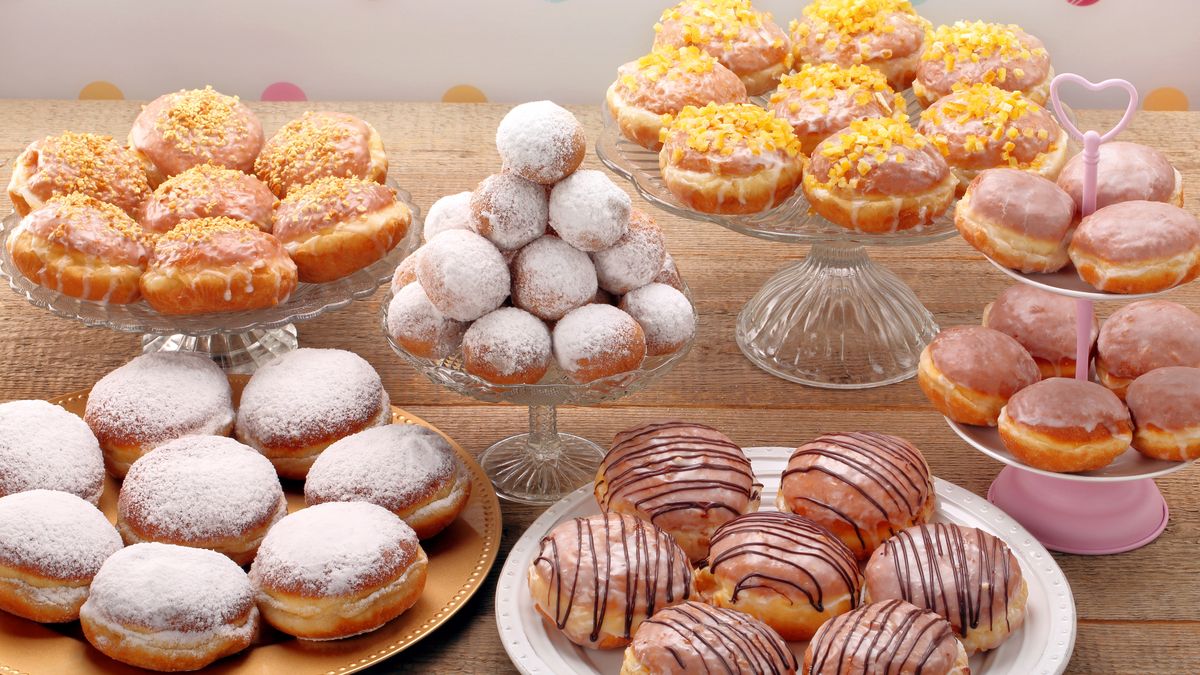 Tłusty Czwartek w sklepach Biedronka i Lidl. Sprawdź, ile zapłacimy za pączki i donuty w danym supermarkecie