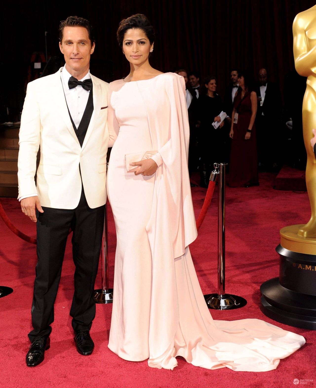 Kreacja: Gabriela Cadena. Camila Alves i jej mąż Matthew McConaughey, Oscary 2014 (fot. ONS)