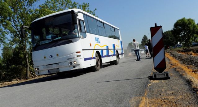 35 osób w przejściu autobusu