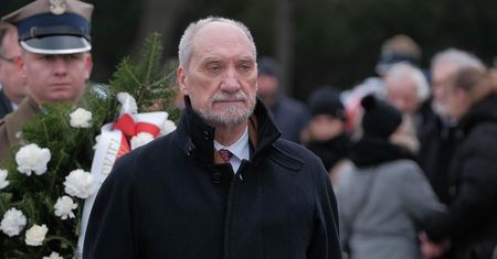 Zawiadomienie o podejrzeniu zamachu w Smoleńsku – podkomisja przekazała 1,5 tys. stron materiałów do prokuratury